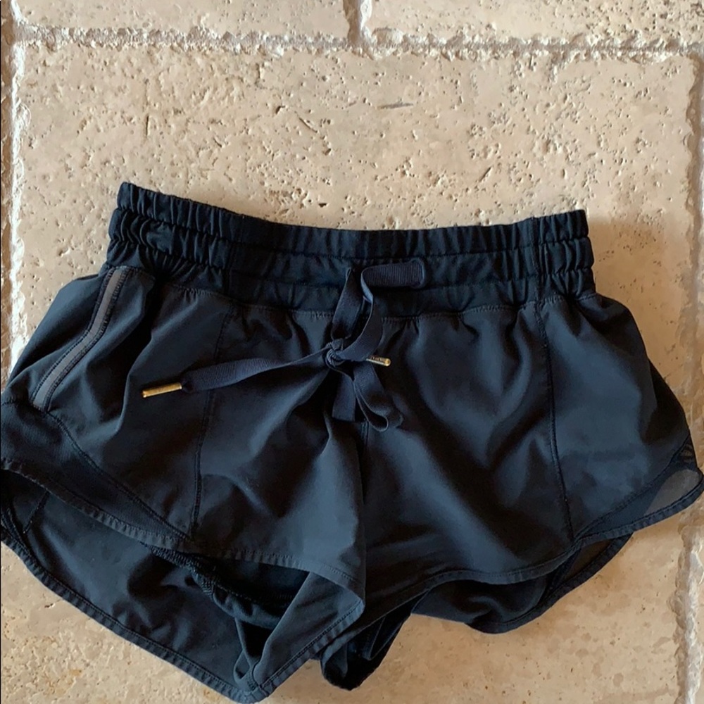 Lululemon 2’5 Hottie Hot Short II